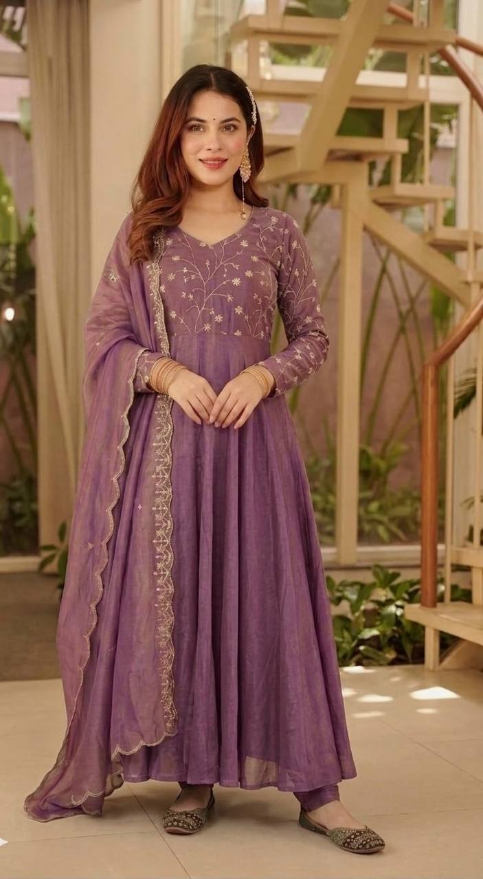 Ethereal Lavender Flared Anarkali Suit Set Featuring Delicate Floral Bodice Embroidery and a Scalloped Dupatta